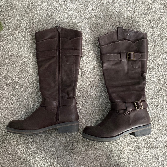 Chocolate riding boots in great condition, barely worn - Picture 1 of 3
